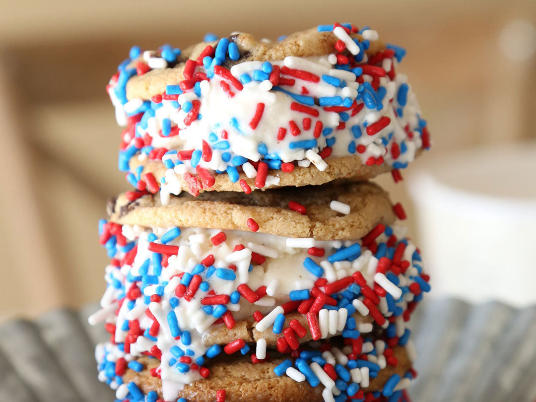 TASTY TUESDAY: Cookie Ice Cream Sandwich (4th of July!)