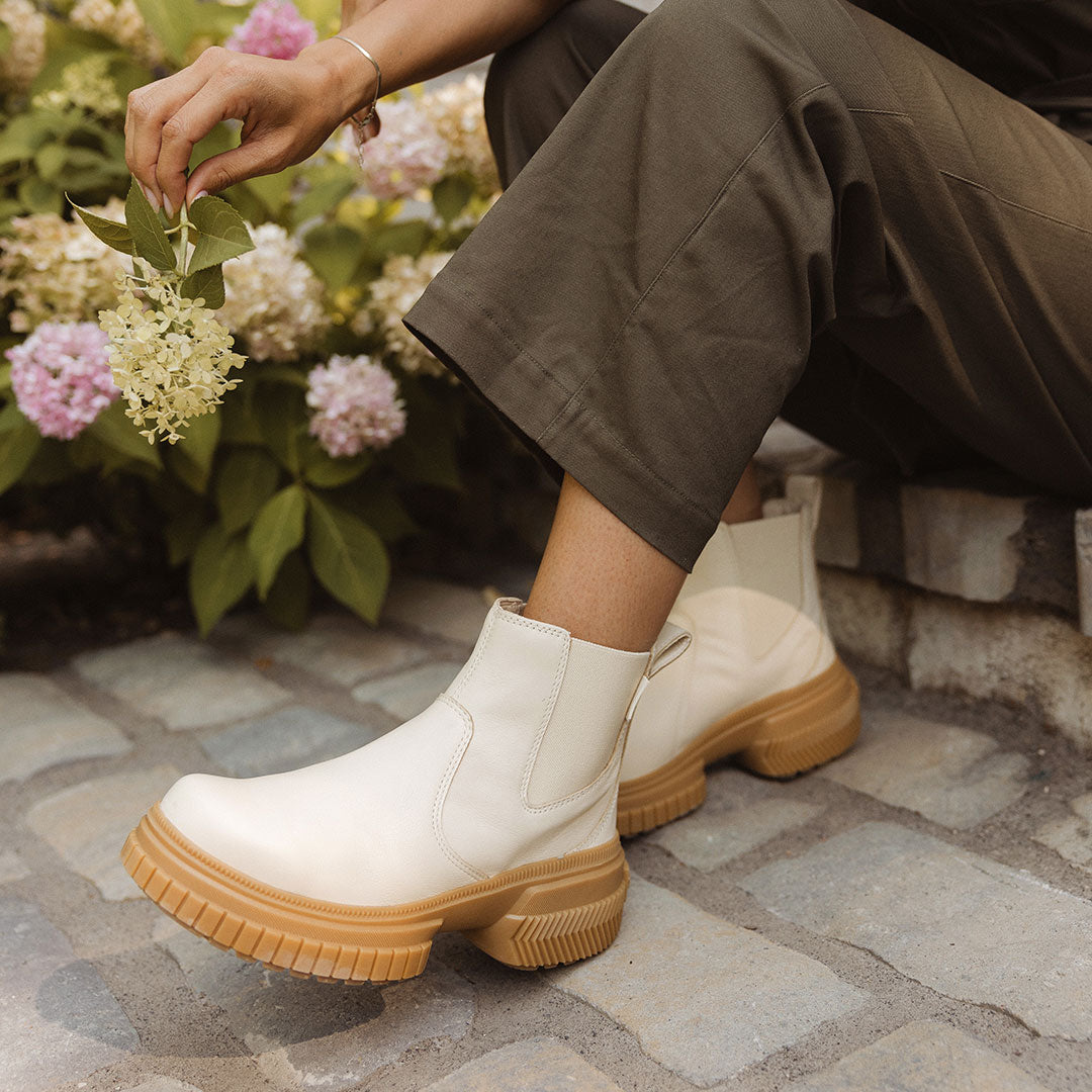 Sorel Ona Ave Chelsea Boot WP-Honey White, Gum - Albion Fit
