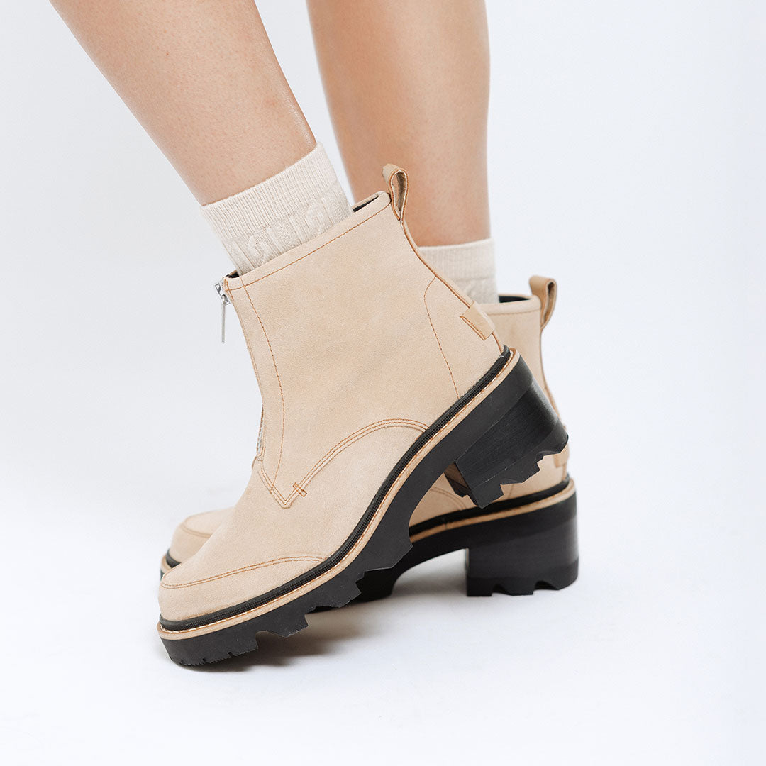 Sorel Joan Now Zip-Canoe, Black - Albion Fit