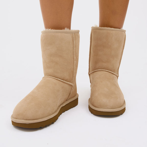 UGG Classic Short II, Sand - Albion Fit