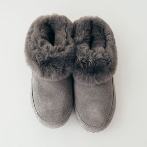 Ladies - Black Fluffy slippers - Size: 1-2 - H&M
